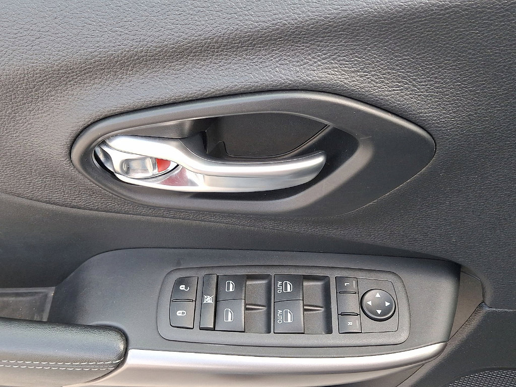 Certified 2022 Jeep Cherokee Latitude Lux w/ Mopar Interior Package image 10