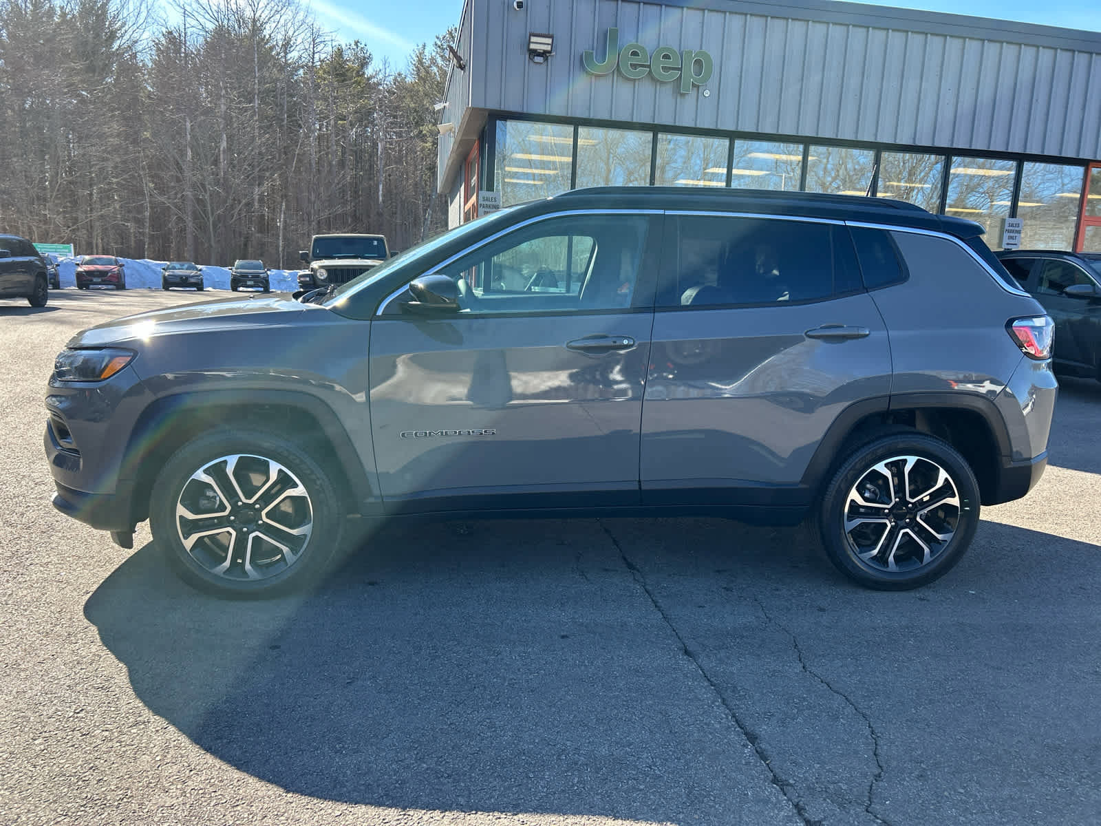 Used 2024 Jeep Compass Limited image 9