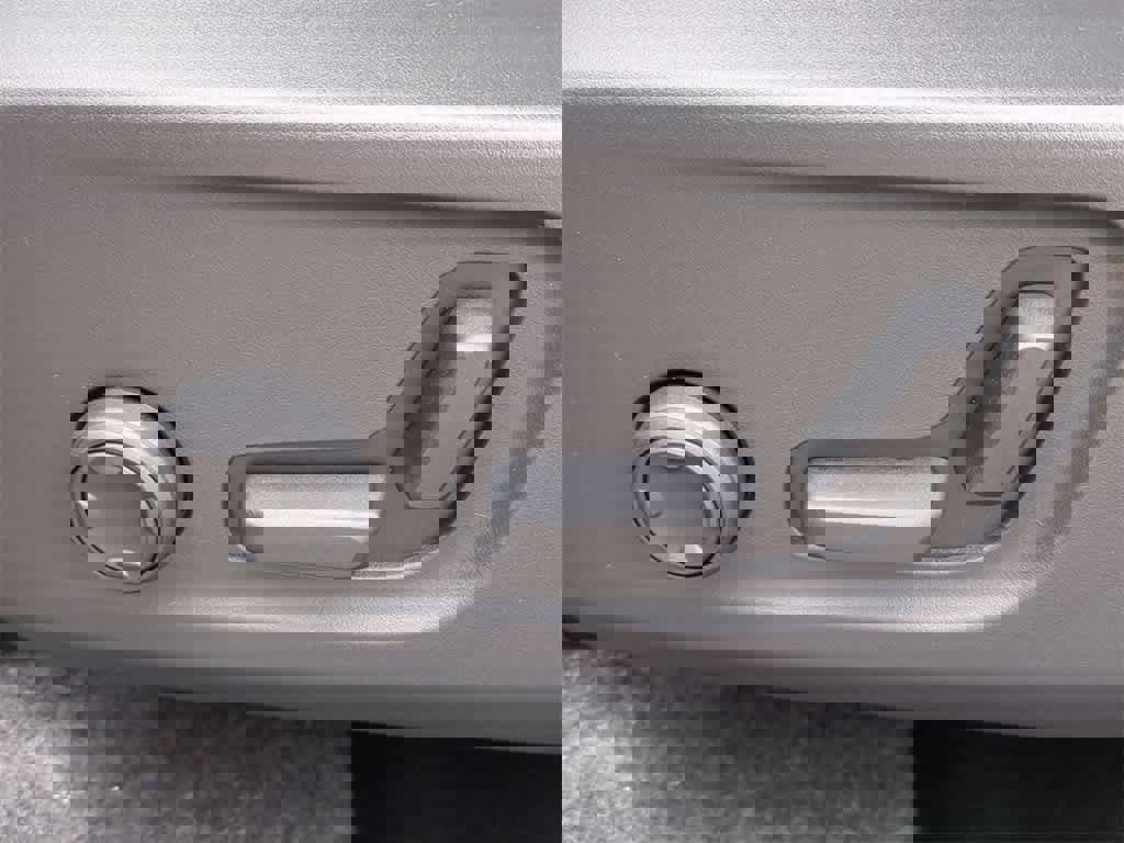 New 2026 Volvo XC40 B5 Ultra w/ Protection Package Premier image 16