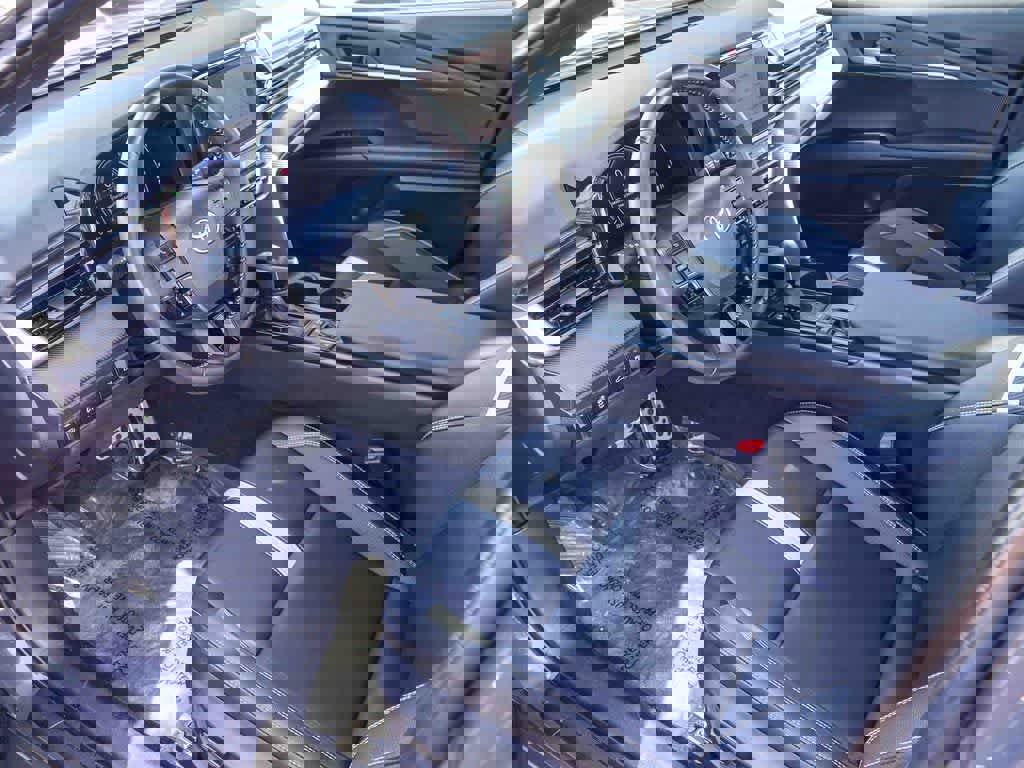 Used 2025 Toyota Camry SE image 16