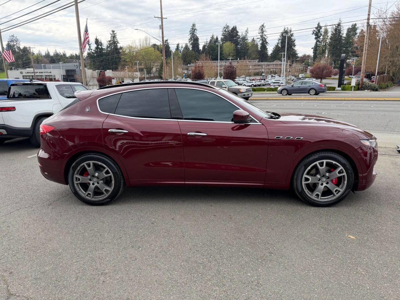 Used 2017 Maserati Levante w/ Sport Package image 11