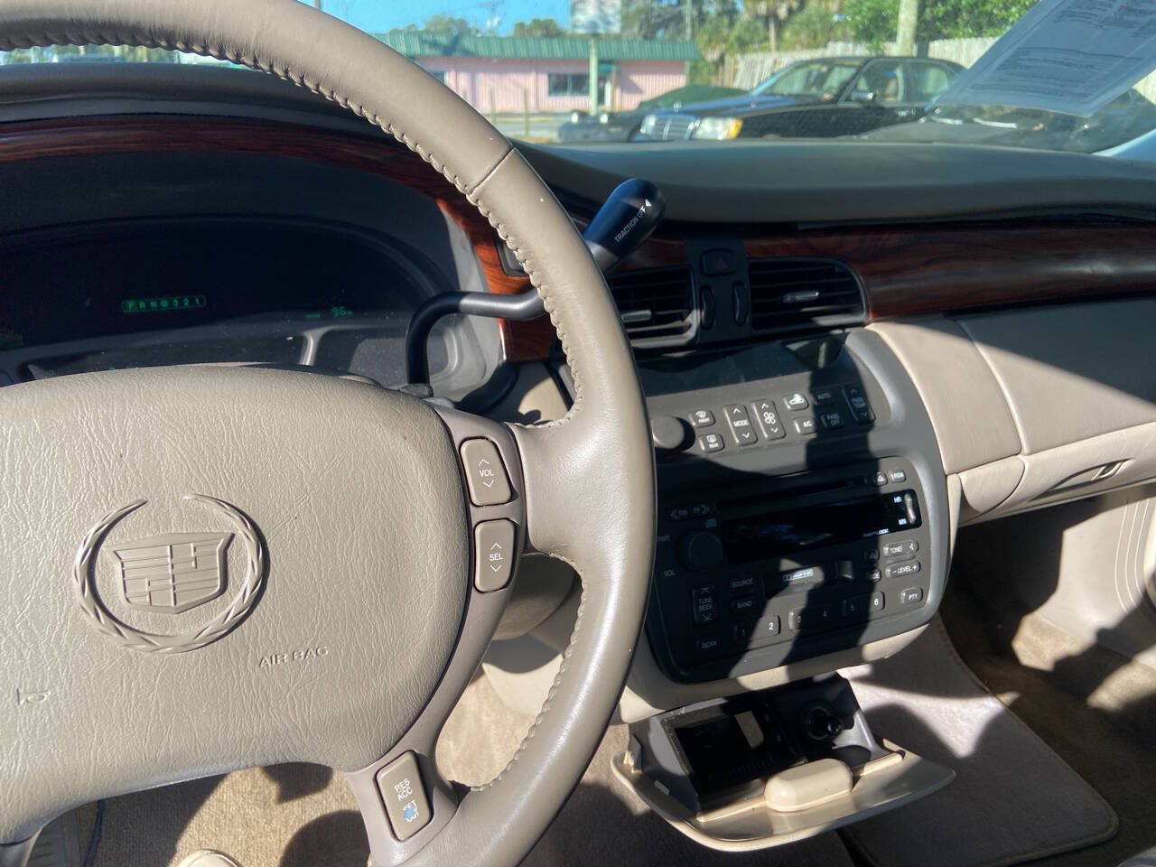 Used 2002 Cadillac De Ville w/ Comfort/Convenience Pkg FWD image 9
