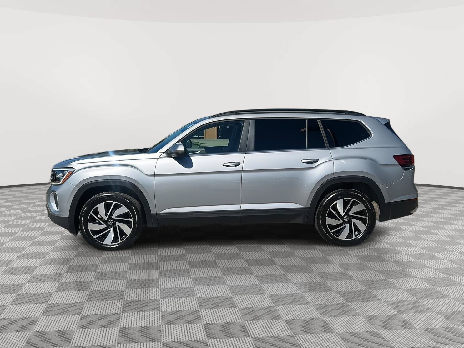 Used 2025 Volkswagen Atlas SE AWD/4WD image 8