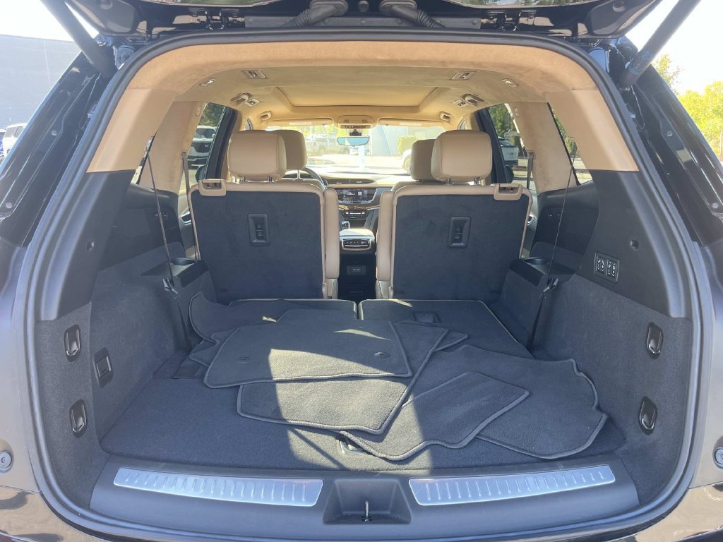 Used 2025 Cadillac XT6 Premium Luxury w/ Platinum Package FWD image 13