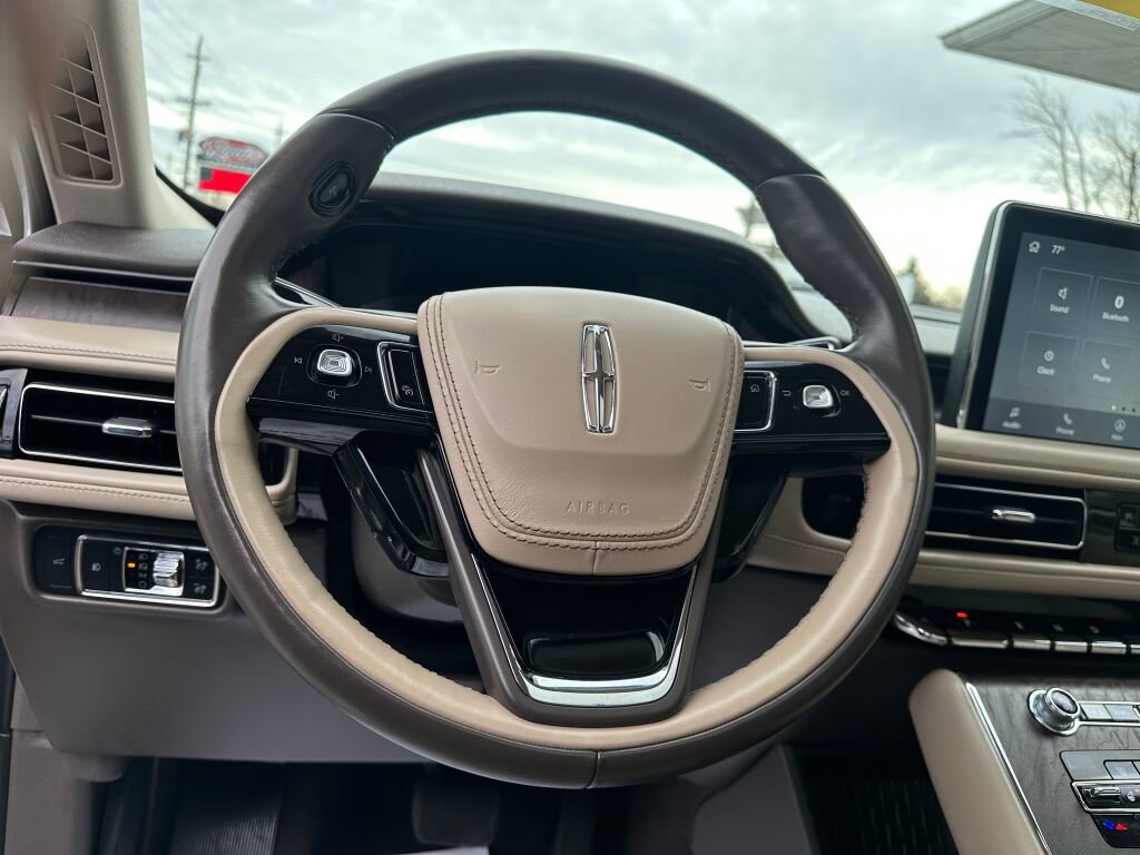 Used 2020 Lincoln Aviator Reserve w/ Equipment Group 202A image 13