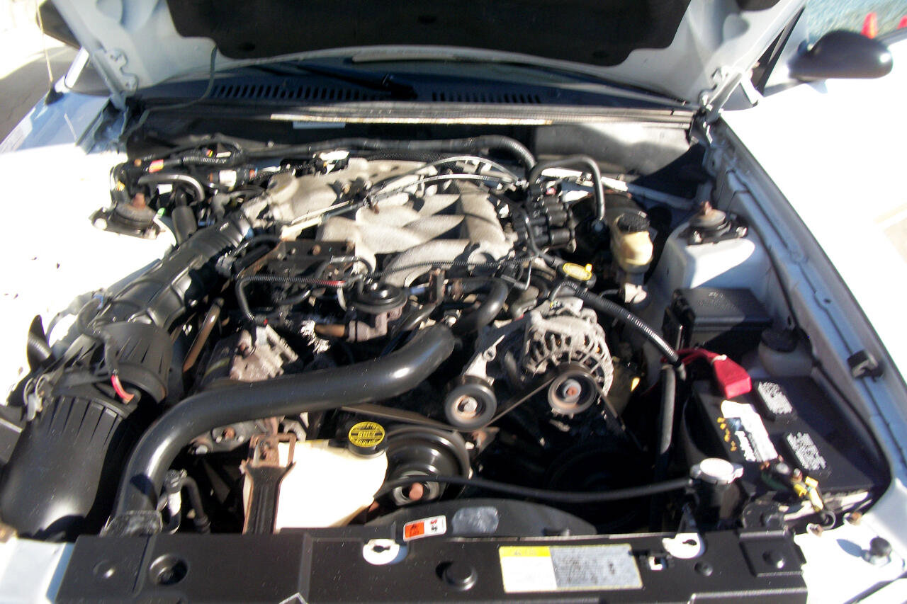 Used 2004 Ford Mustang Deluxe Convertible image 21