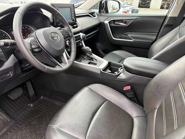 Used 2020 Toyota RAV4 XLE Premium FWD image 19