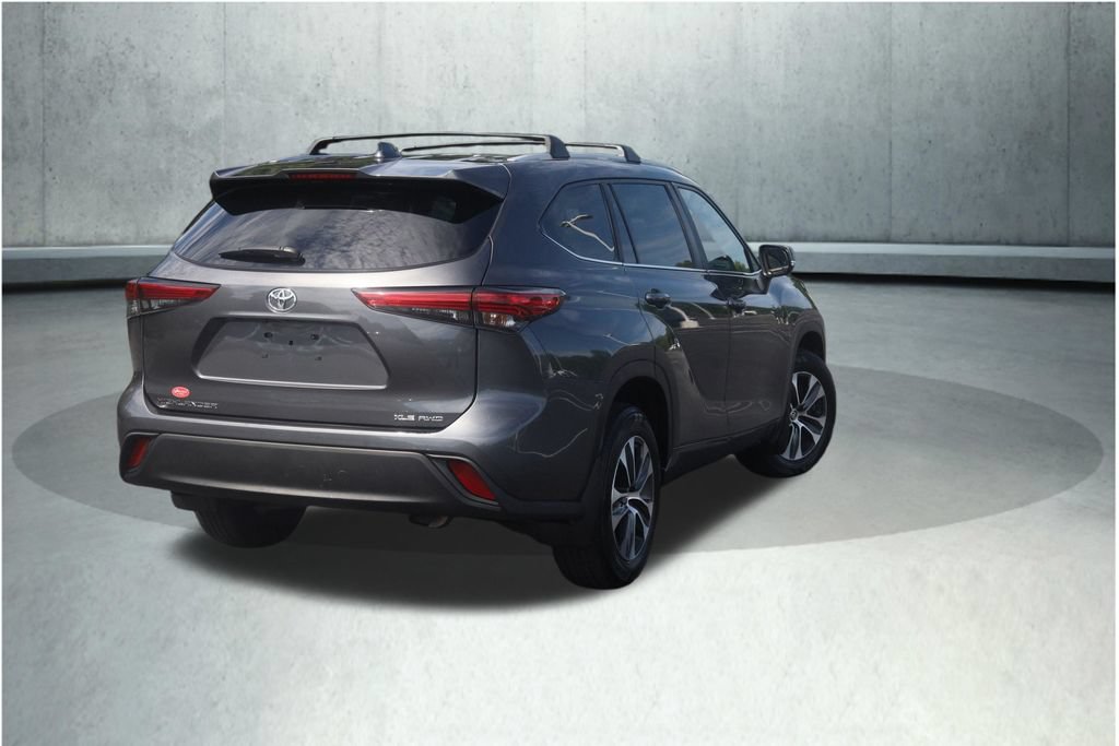 Used 2023 Toyota Highlander XLE AWD/4WD image 22