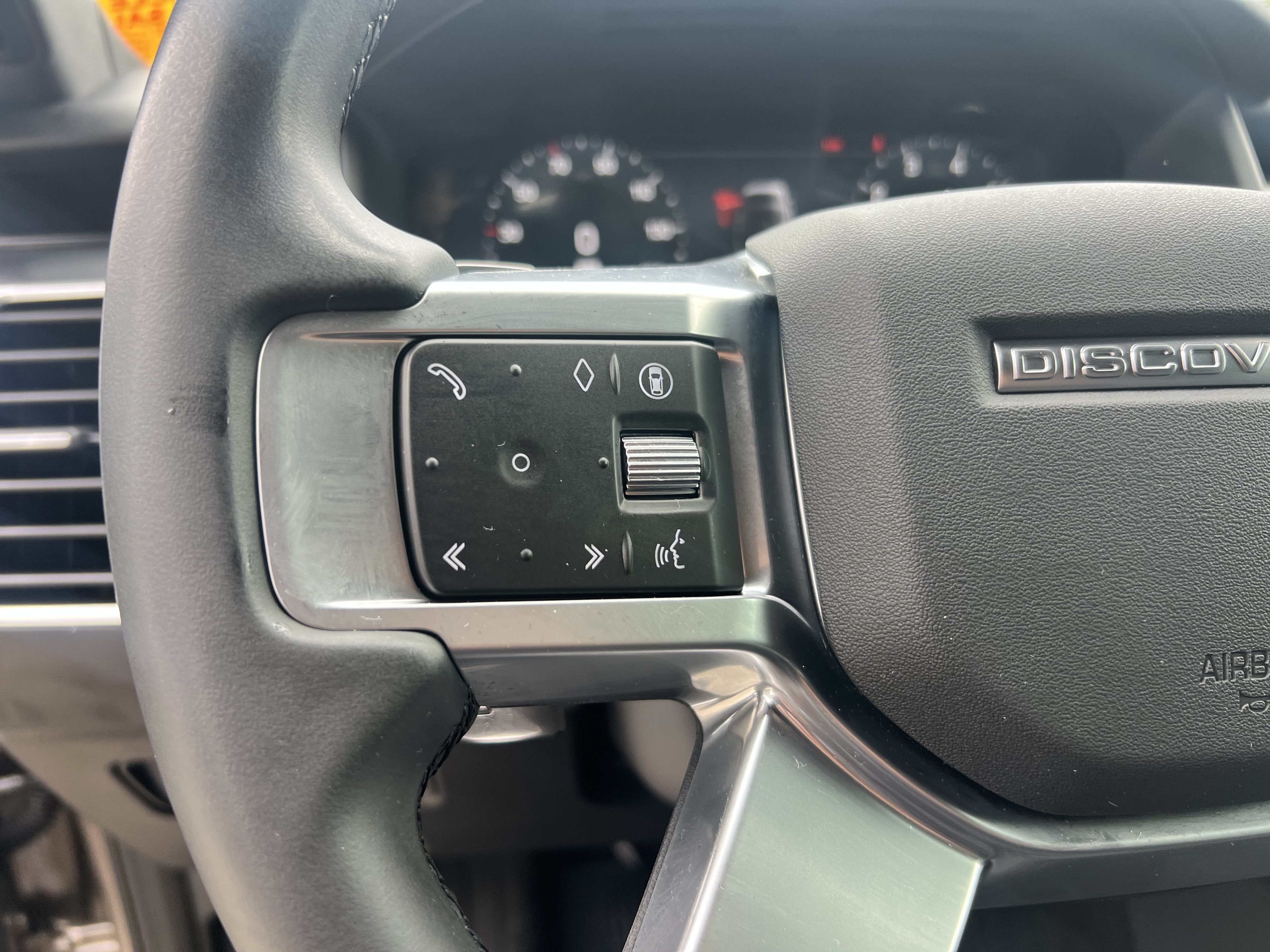 Certified 2025 Land Rover Discovery S AWD/4WD image 21