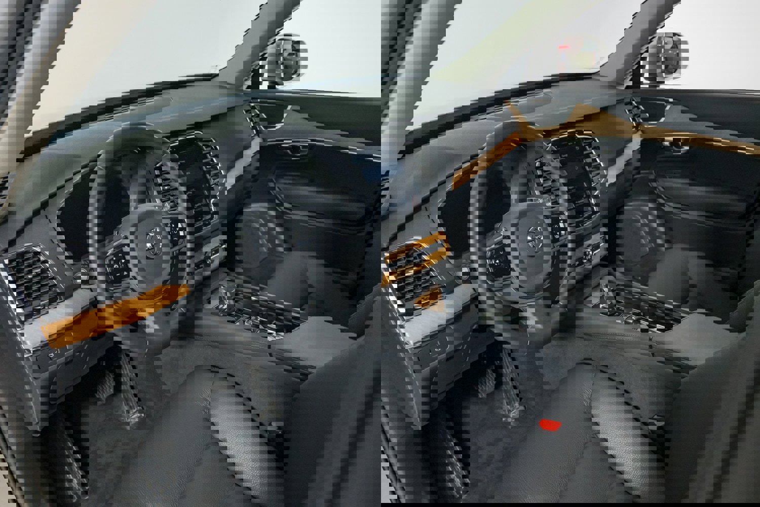 Used 2024 Volvo XC90 B5 Plus image 17