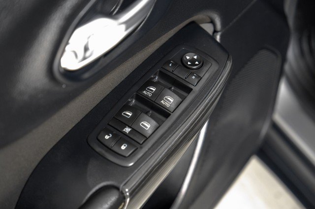 Used 2016 Jeep Cherokee Latitude w/ Cold Weather Group AWD/4WD image 47