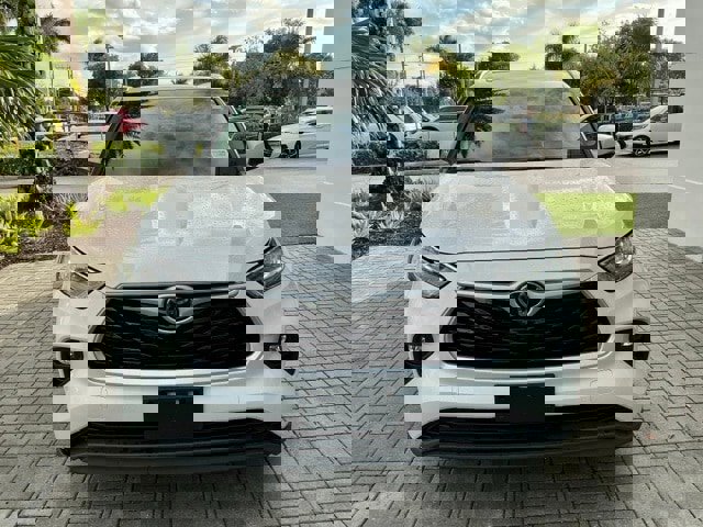 Used 2020 Toyota Highlander XLE image 2