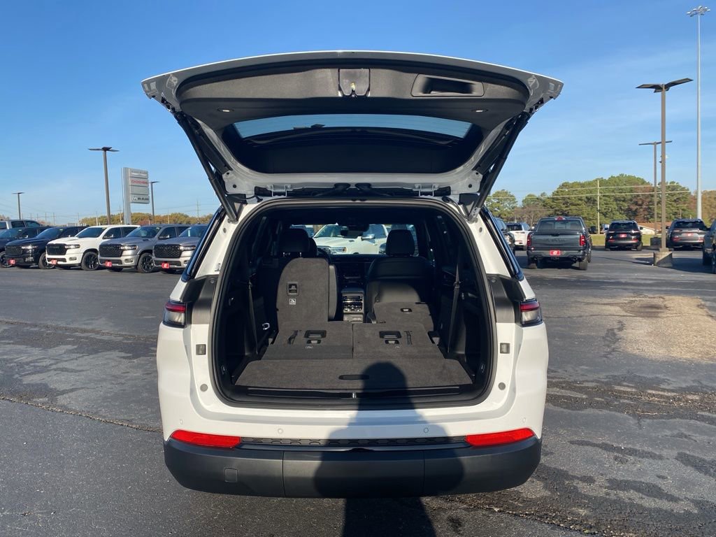 New 2025 Jeep Grand Cherokee L Altitude image 45