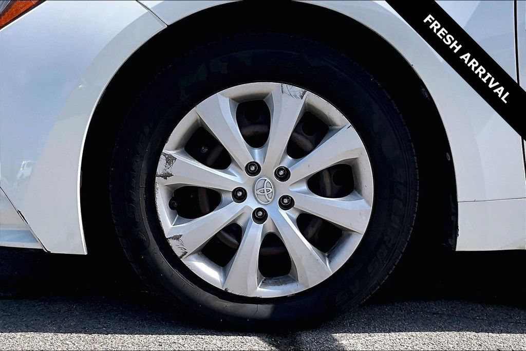 Used 2020 Toyota Corolla LE FWD image 32