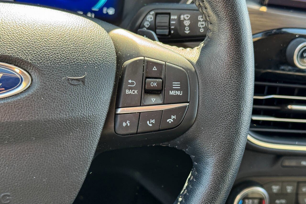 Used 2020 Ford Escape Titanium image 28