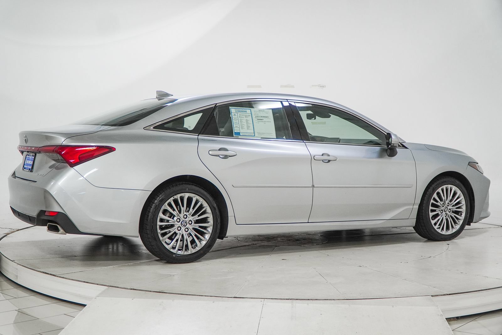 Used 2019 Toyota Avalon Limited w/ Protection Package FWD image 12