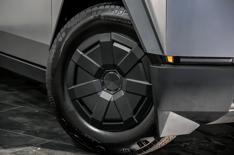 Used 2024 Tesla Cybertruck AWD Crew Cab image 3