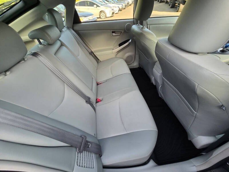 Used 2014 Toyota Prius Four FWD image 3