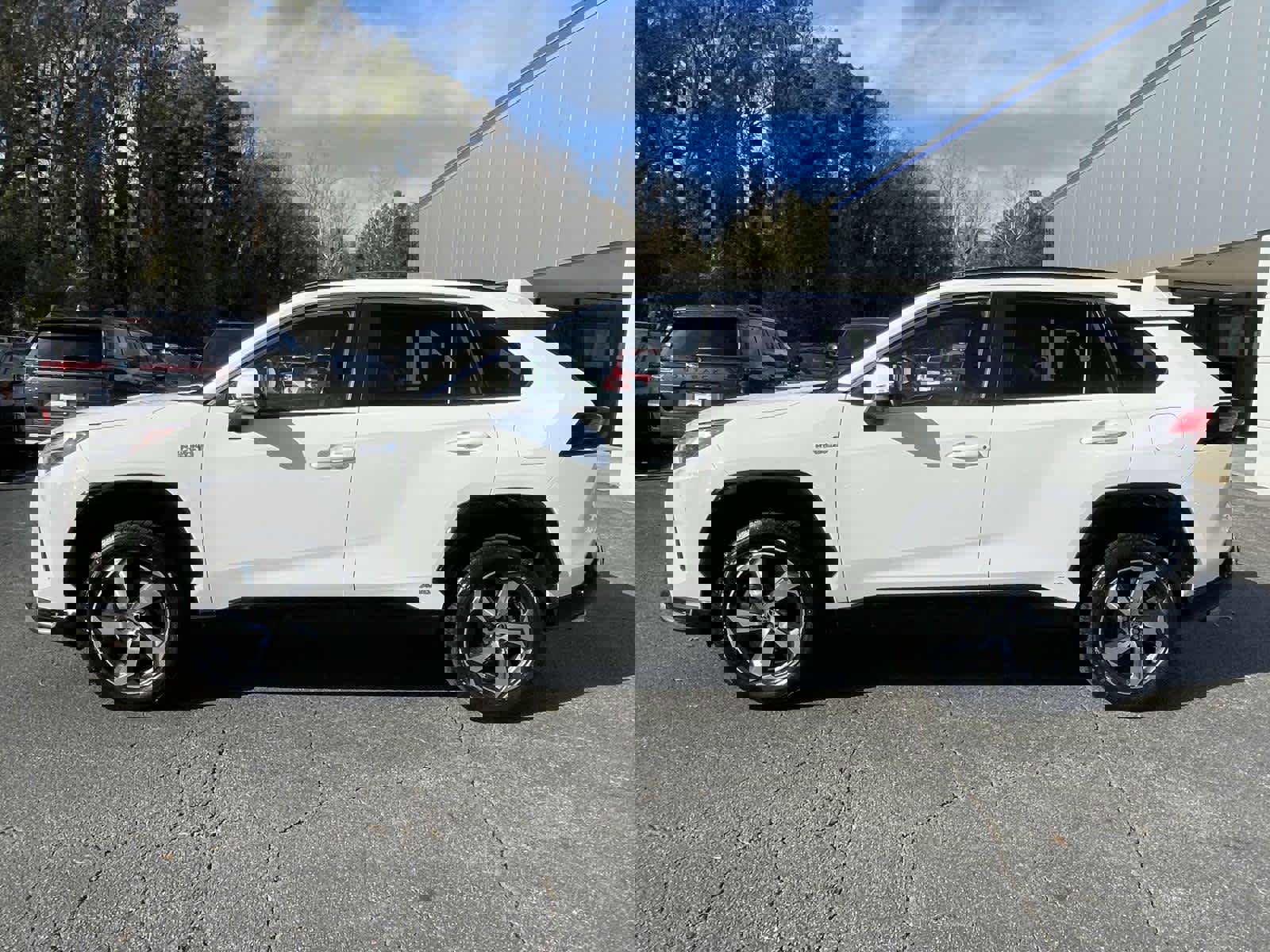 Used 2023 Toyota RAV4 SE image 2