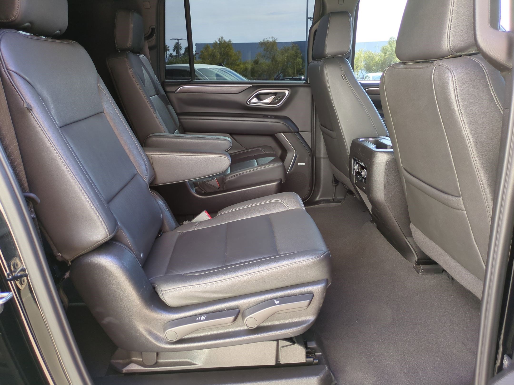 Used 2024 Chevrolet Suburban LT image 27