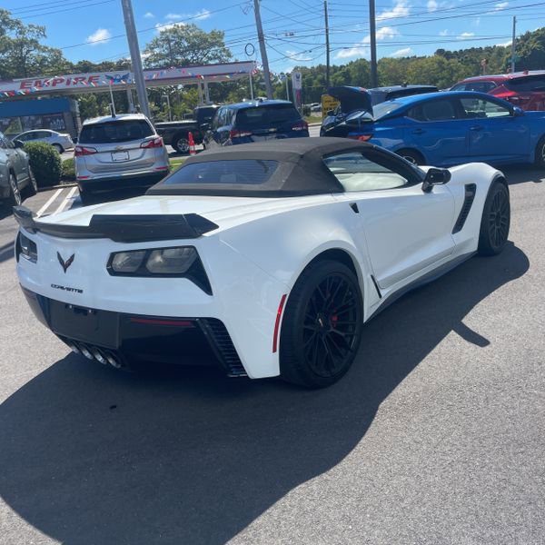 Used 2015 Chevrolet Corvette Z06 w/ 3LZ Preferred Equipment Group image 5