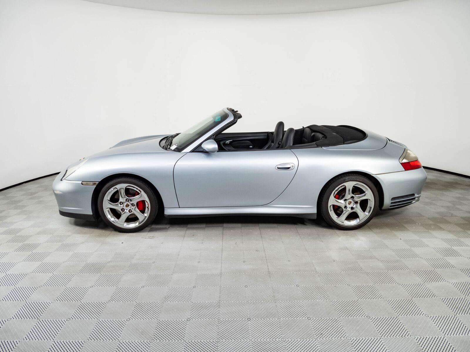 Used 2004 Porsche 911 Carrera 4S AWD/4WD image 2