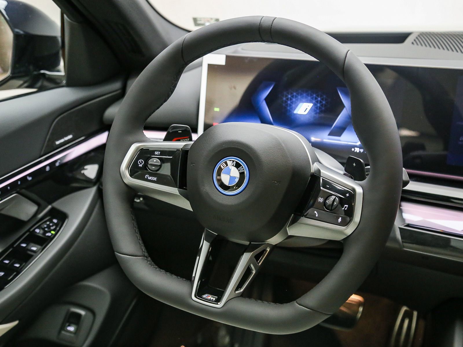 New 2027 BMW 550e xDrive AWD/4WD image 17