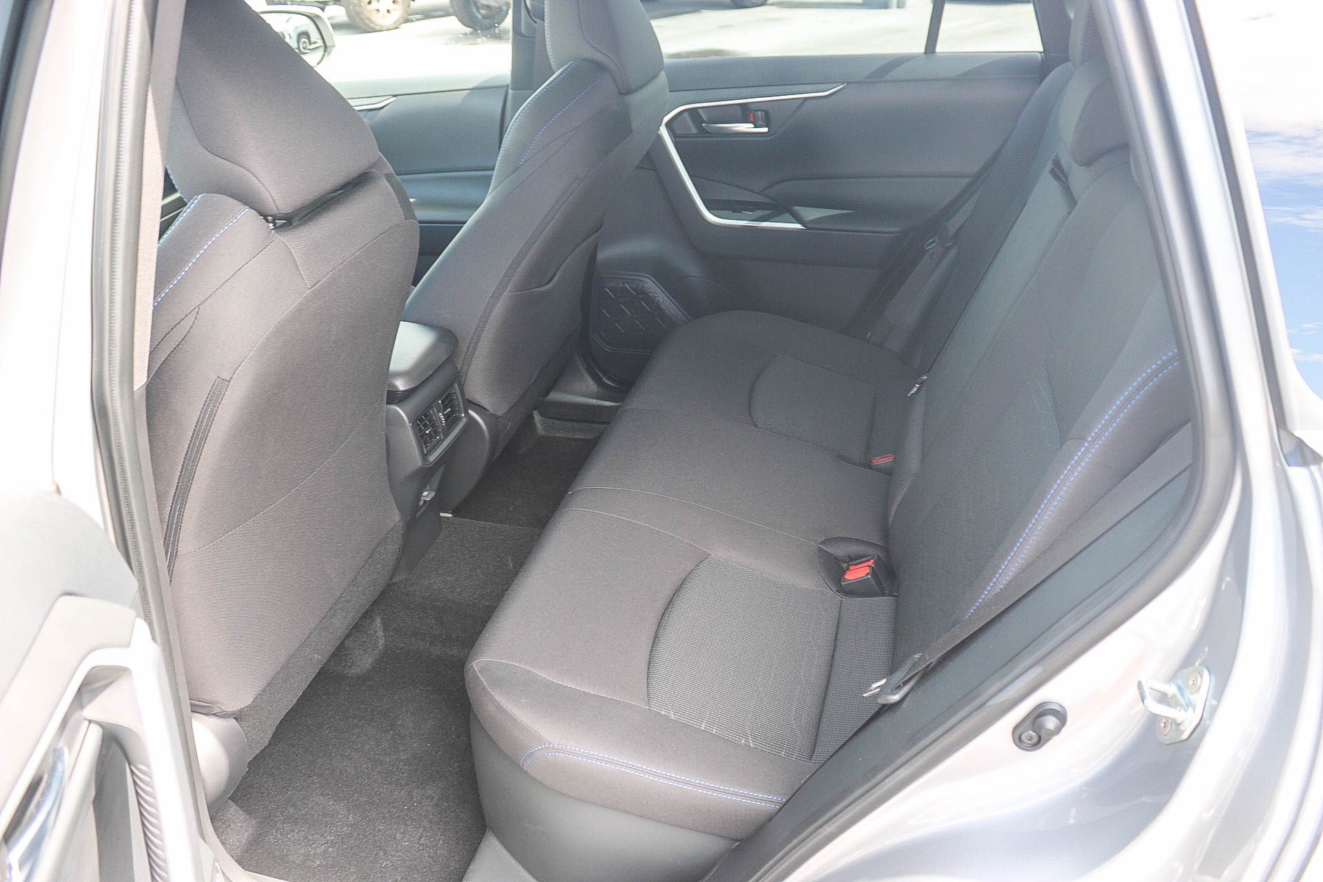 Used 2025 Toyota RAV4 SE w/ Convenience Package AWD/4WD image 19