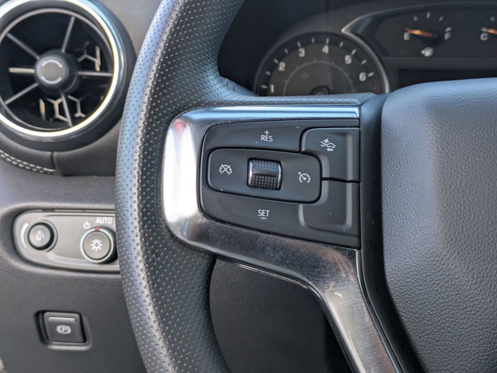 Used 2025 Chevrolet Blazer LT FWD image 18