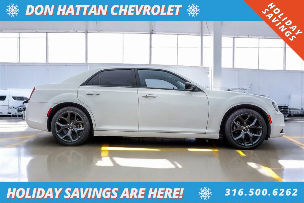Used 2023 Chrysler 300 Touring w/ Sport Appearance Package image 28