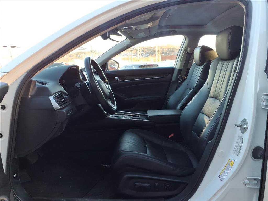 Used 2018 Honda Accord Touring image 7