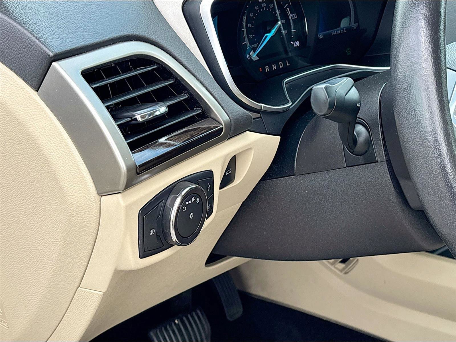 Used 2015 Ford Fusion SE w/ Equipment Group 502A image 10