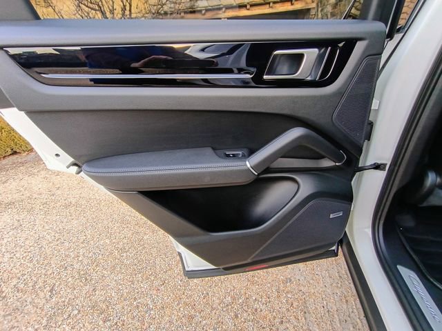 Used 2020 Porsche Cayenne image 58