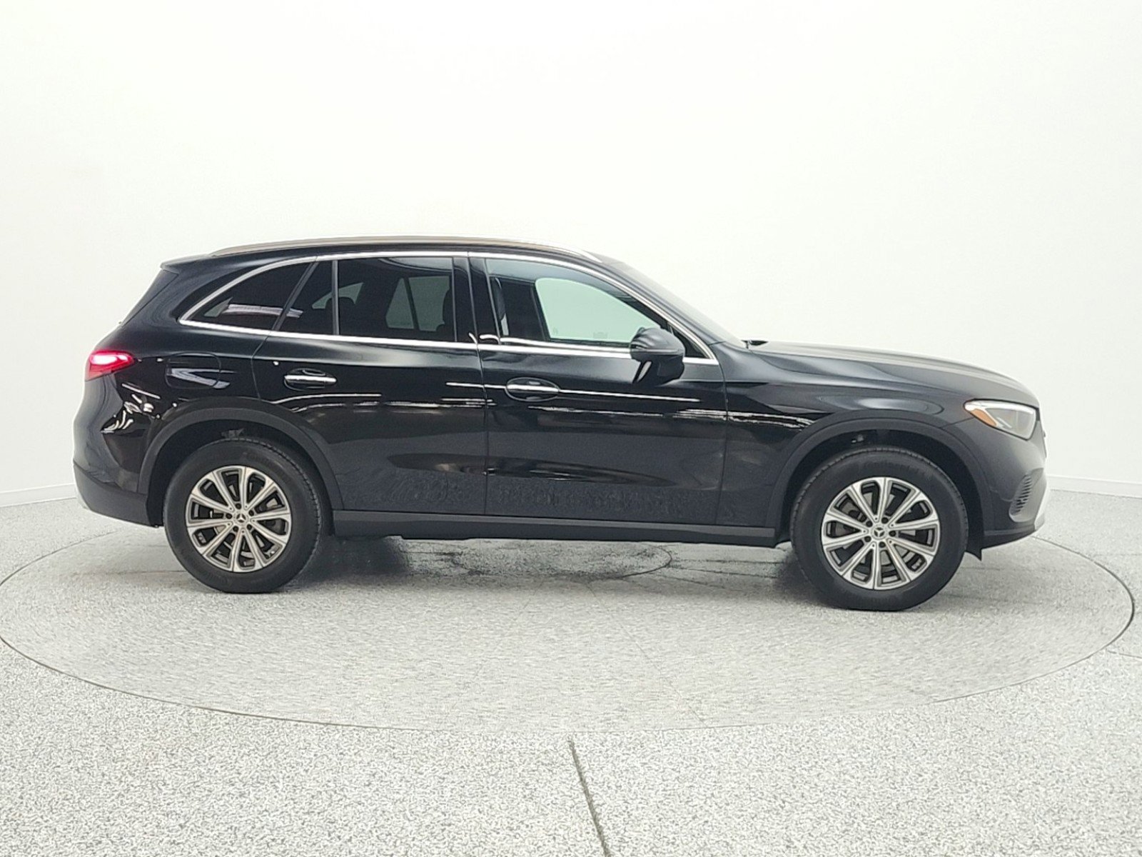 Certified 2024 Mercedes-Benz GLC 300 image 4