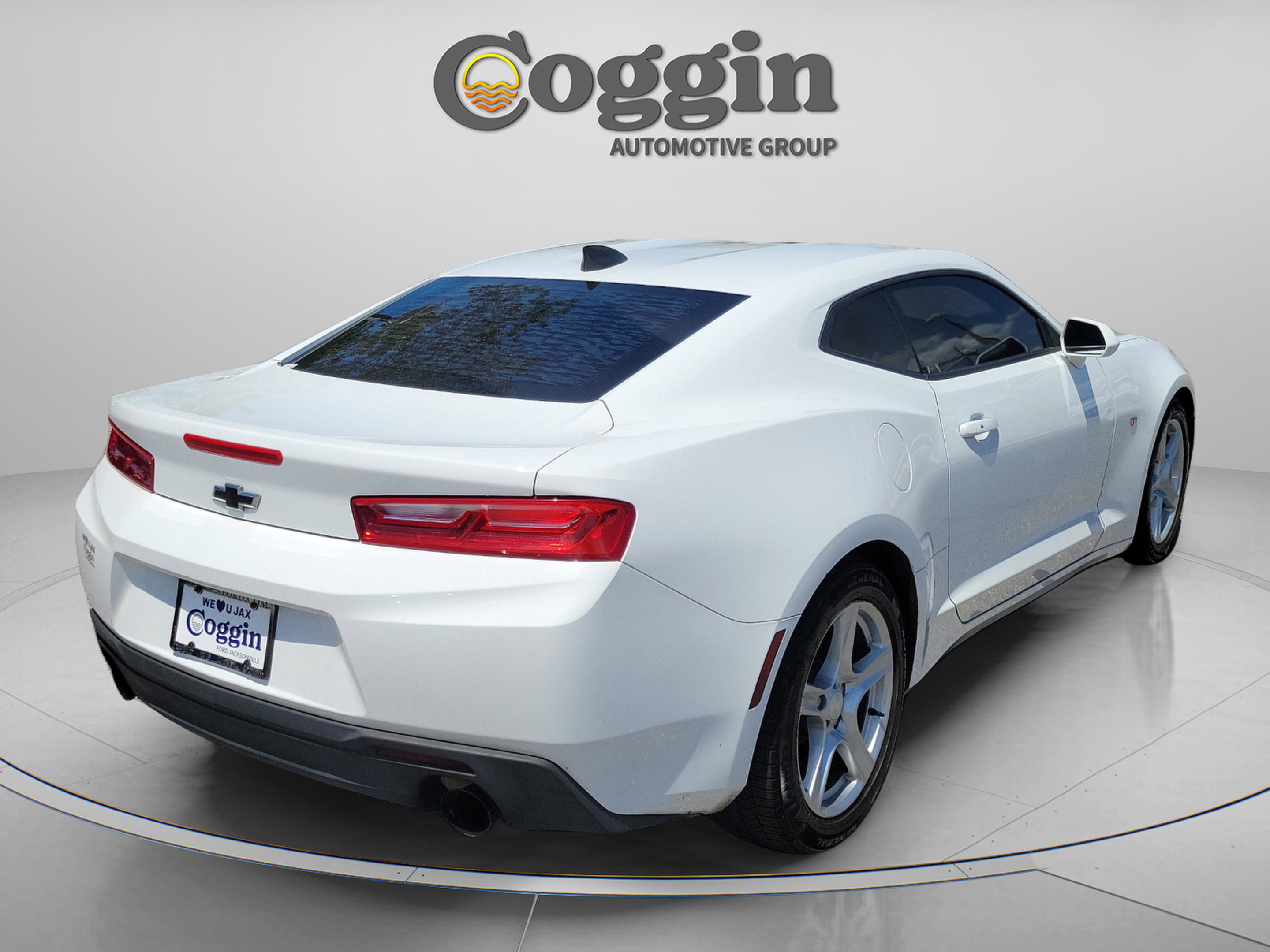 Used 2017 Chevrolet Camaro LT RWD image 3