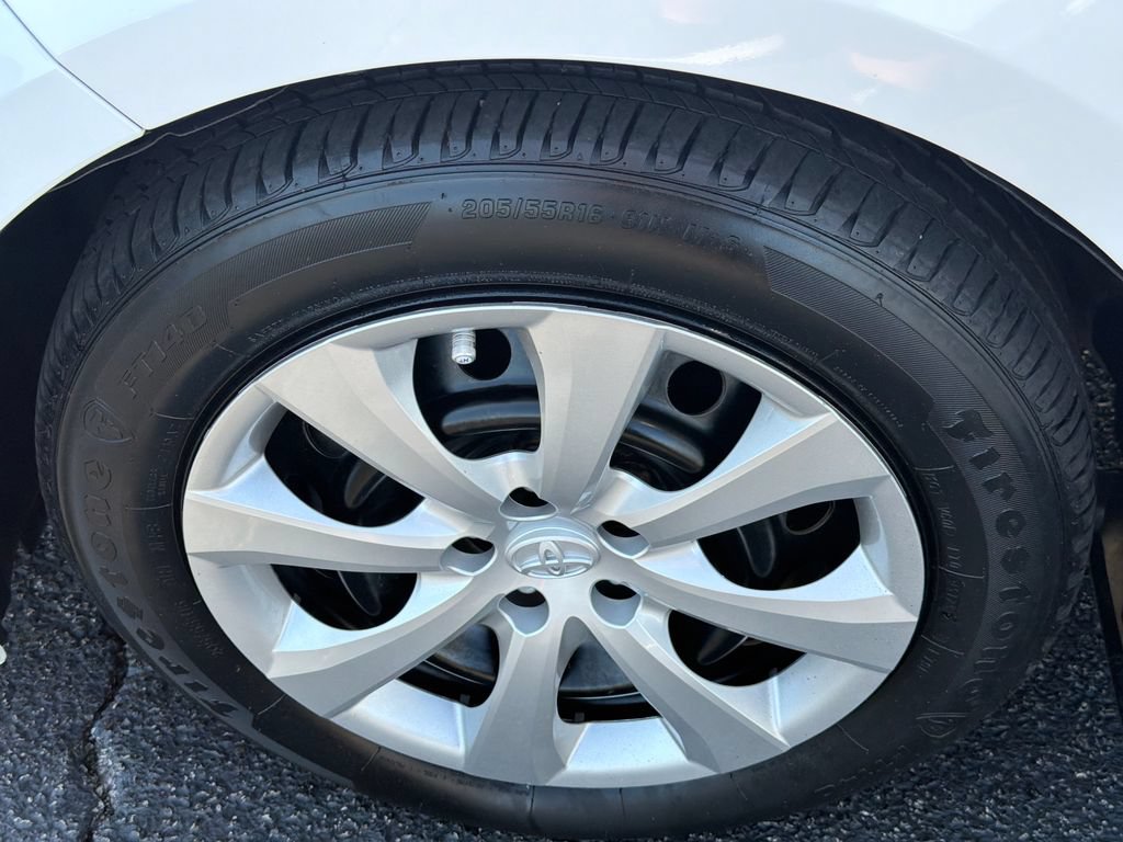 Used 2024 Toyota Corolla LE FWD image 27