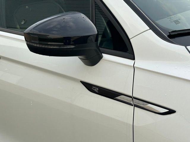 Certified 2022 Volkswagen Tiguan SE R-Line image 11