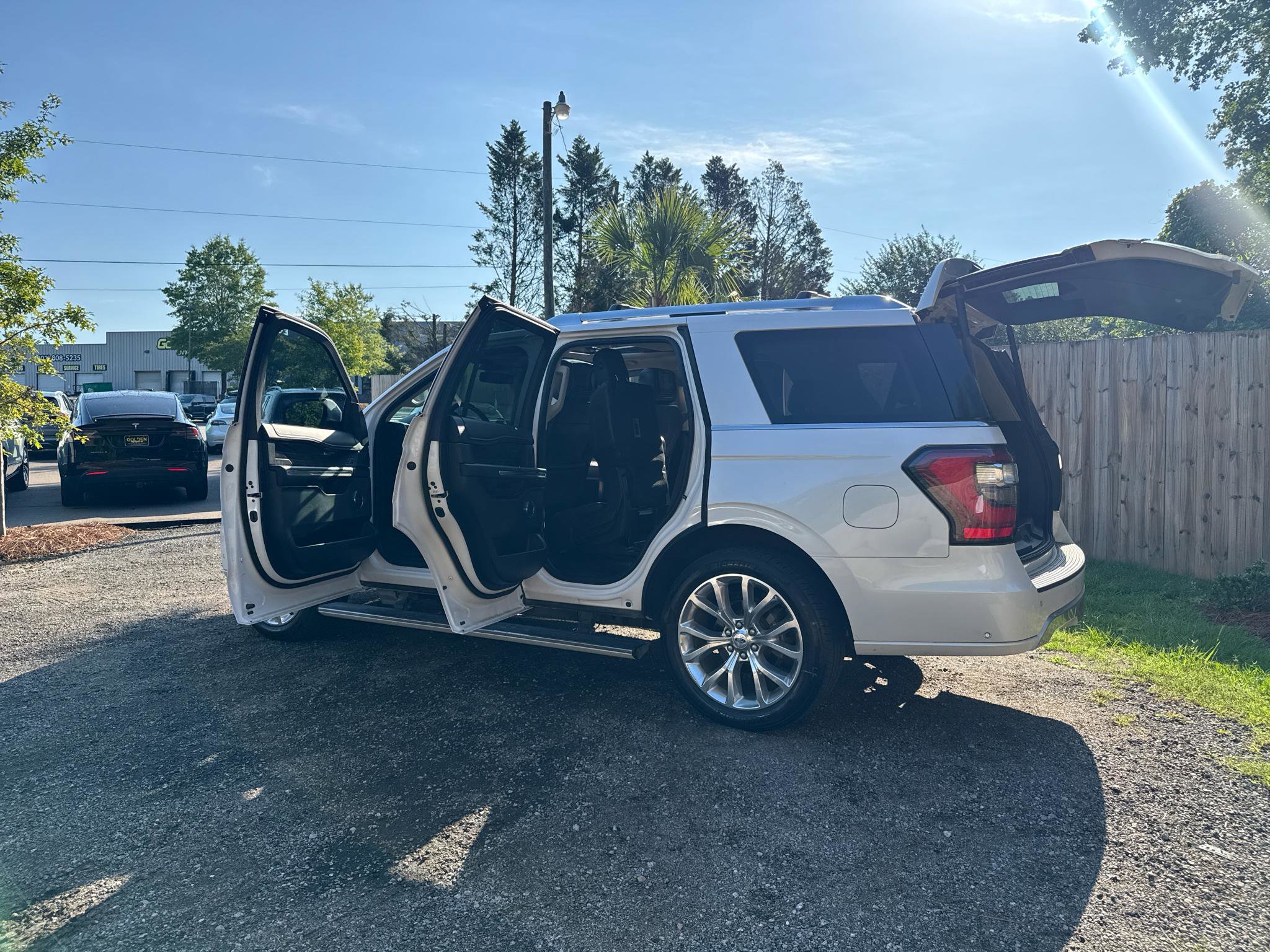 Used 2018 Ford Expedition Platinum AWD/4WD image 11