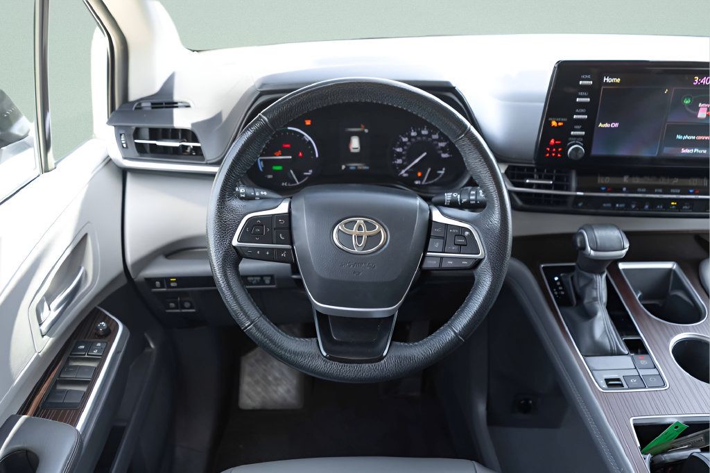 Used 2022 Toyota Sienna XLE FWD image 20