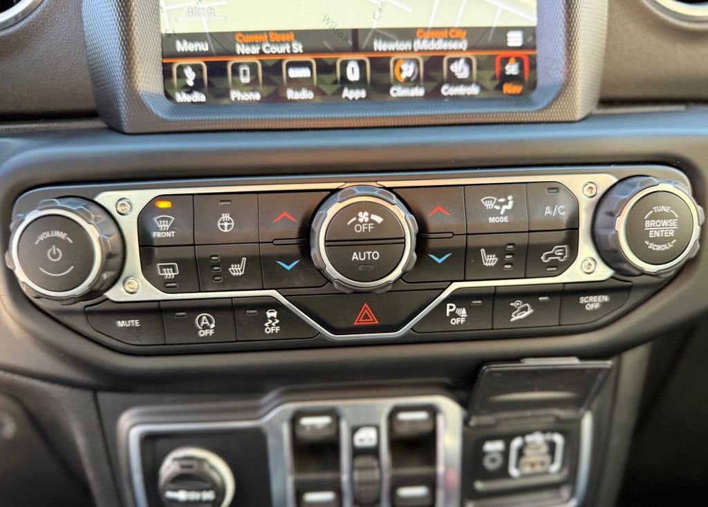 Used 2018 Jeep Wrangler Unlimited Sahara w/ Quick Order Package 24M Moab image 27