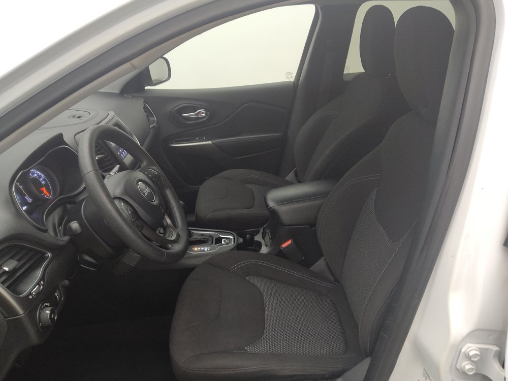 Used 2019 Jeep Cherokee Latitude w/ Popular Appearance Group FWD image 17