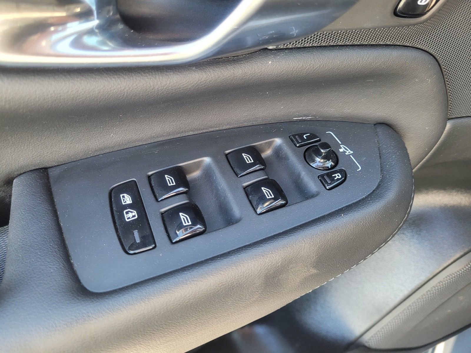 Certified 2023 Volvo XC90 T8 Plus w/ Protection Package Premier image 17