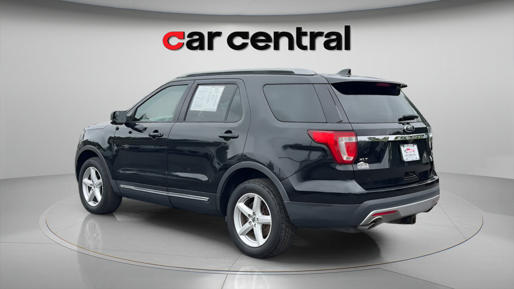 Used 2017 Ford Explorer XLT AWD/4WD image 3