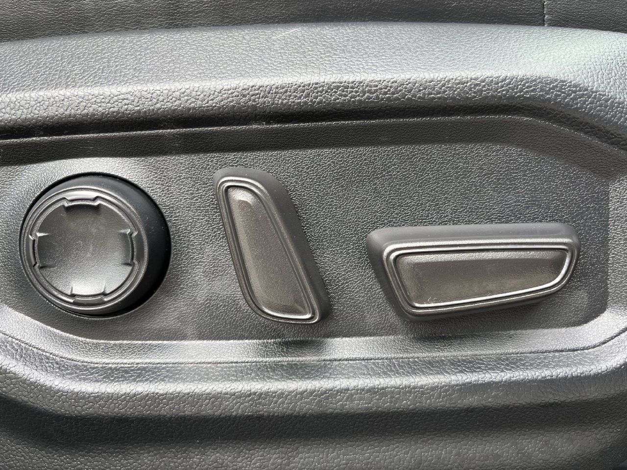 Used 2024 Toyota Tundra Platinum AWD/4WD image 25