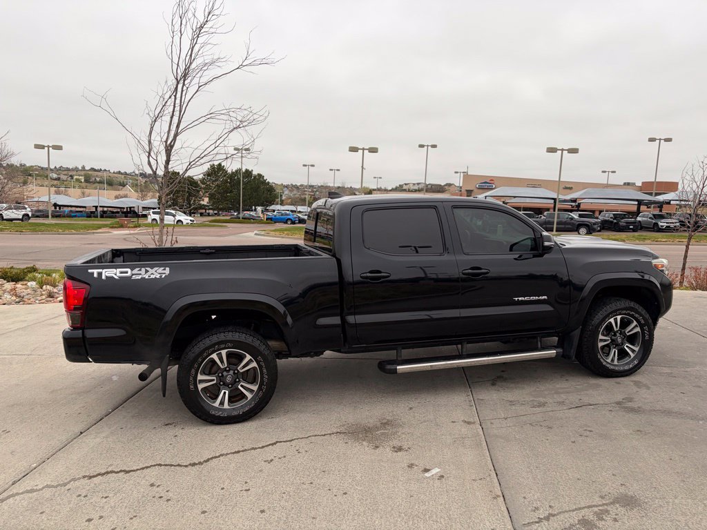 Used 2019 Toyota Tacoma TRD Sport w/ TRD Premium Sport Package AWD/4WD image 10