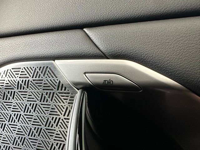 Used 2024 BMW 760i xDrive w/ Executive Package image 32