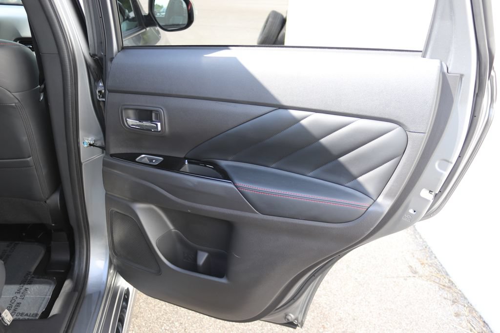 Used 2021 Mitsubishi Outlander LE AWD/4WD image 7