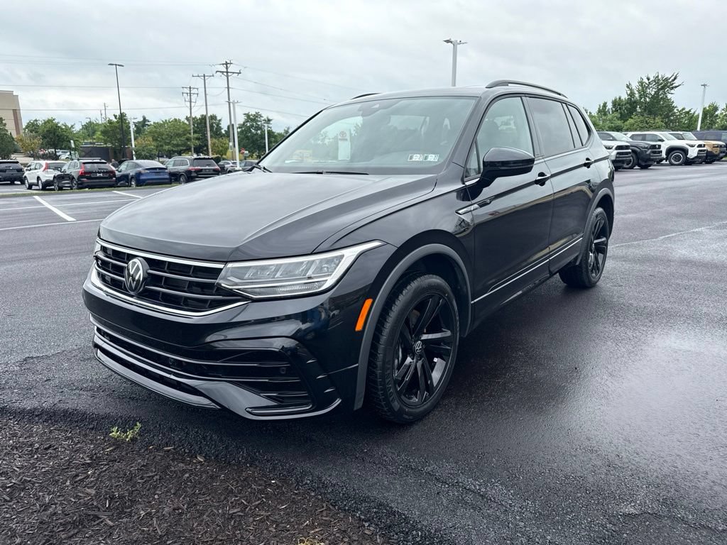 Used 2024 Volkswagen Tiguan SE R-Line AWD/4WD image 2
