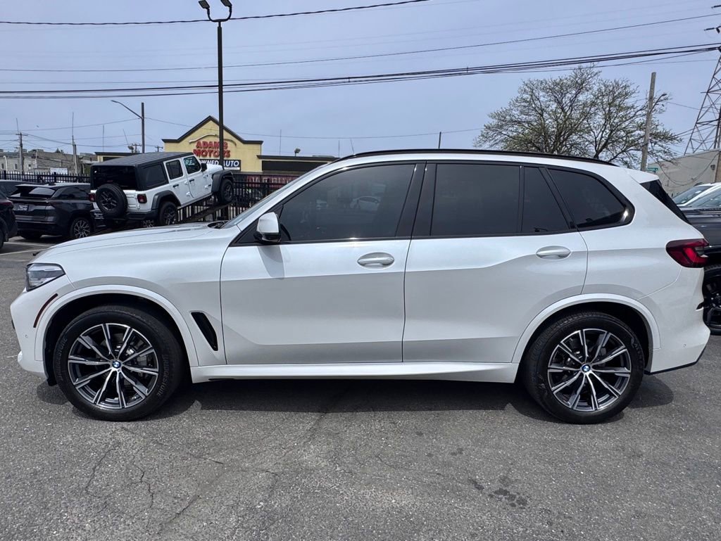 Used 2023 BMW X5 xDrive40i w/ M Sport Package AWD/4WD image 4