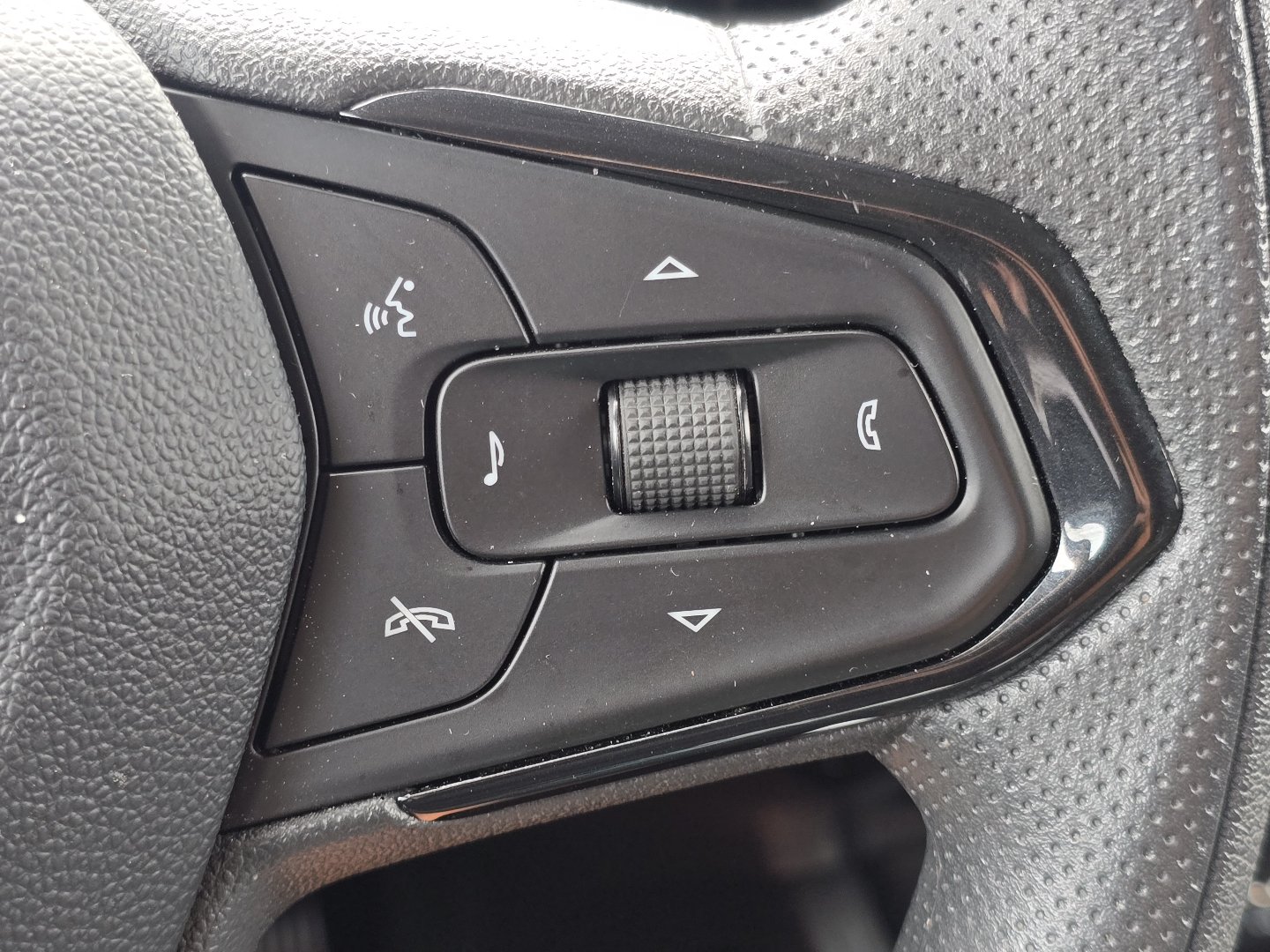 Used 2025 Chevrolet TrailBlazer LT AWD/4WD image 10